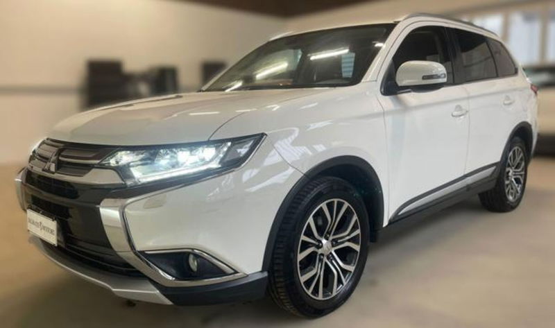 Mitsubishi Outlander 2.2 DI-D 4WD Instyle Plus SDA 7 posti