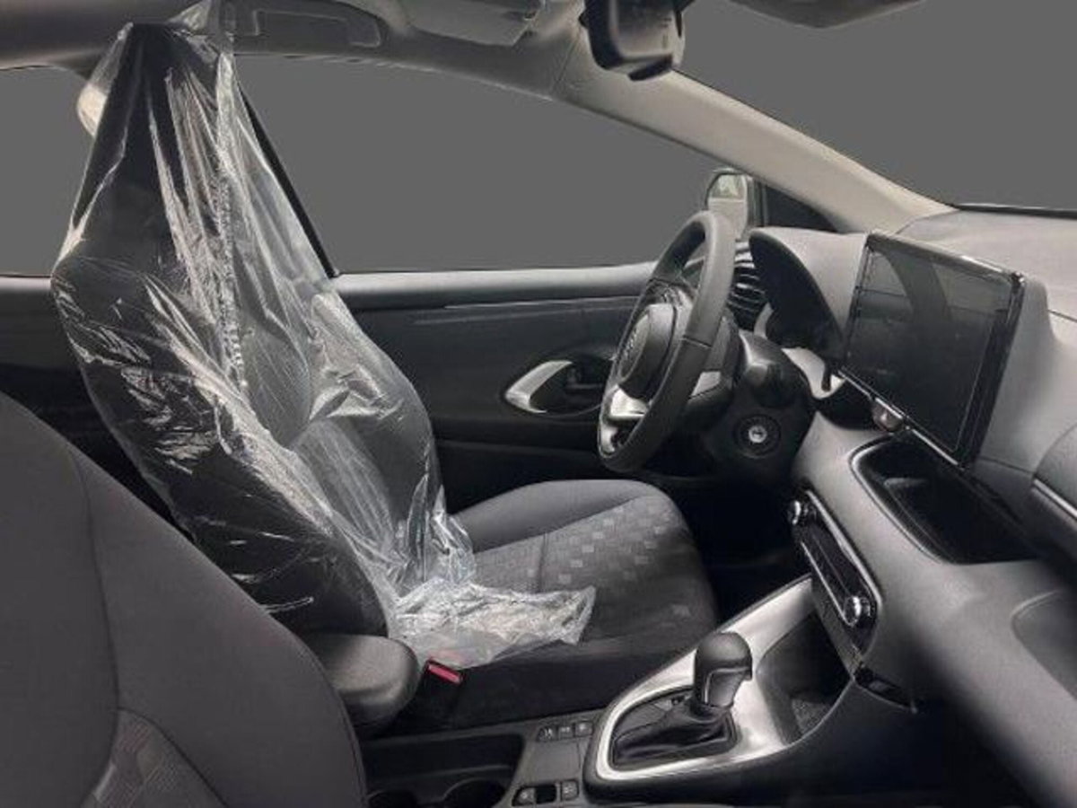Toyota Yaris Cross 1.5 Hybrid 5p. E-CVT Active (2)