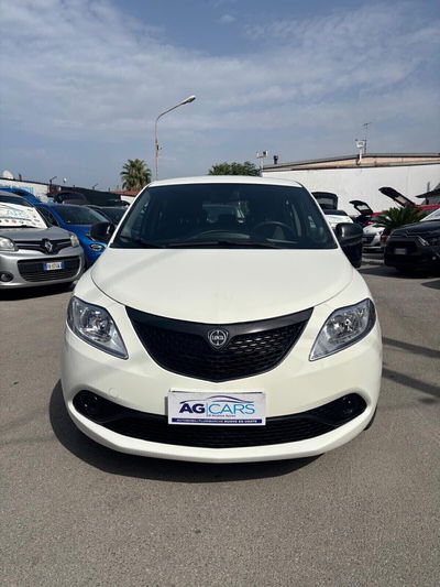 Lancia Ypsilon 1.0 FireFly 5 porte S&S Hybrid Ecochic Gold usata