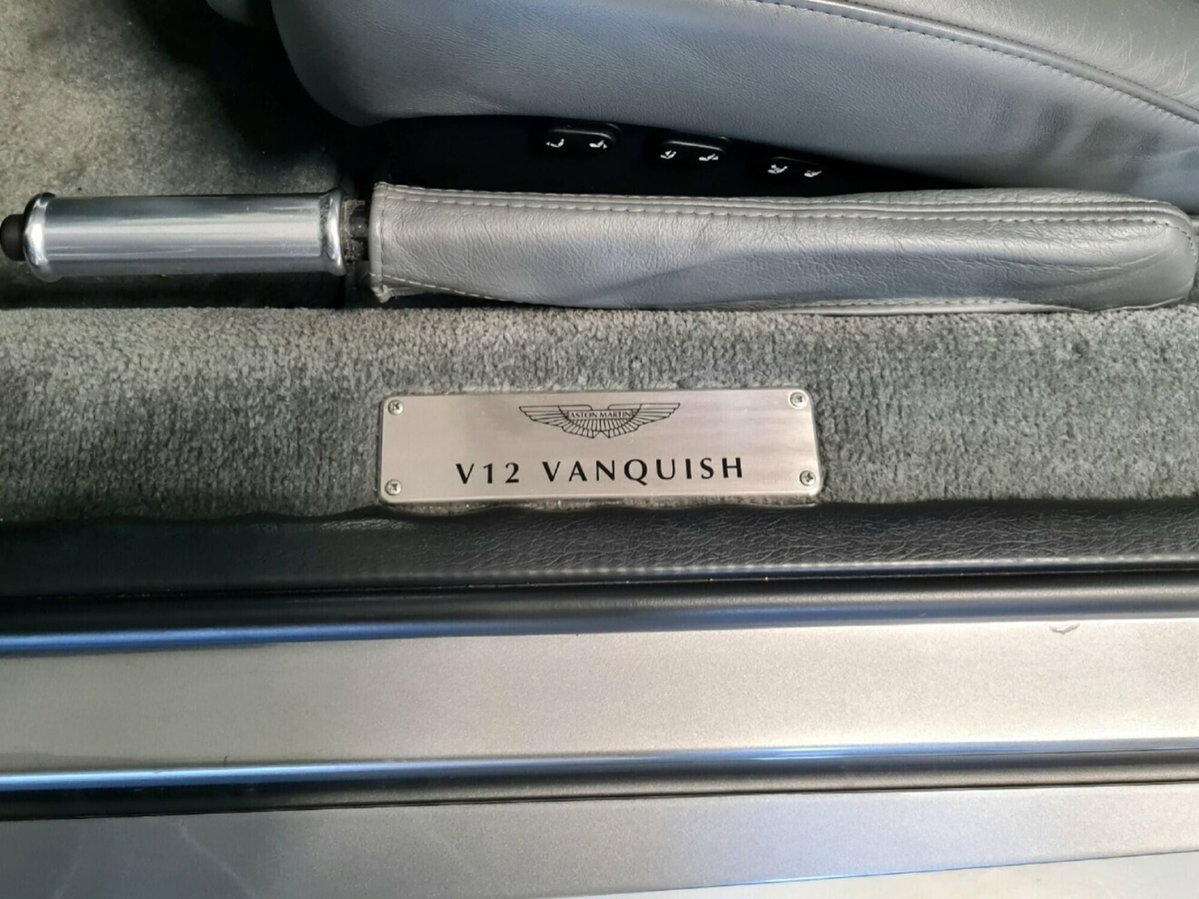 Aston Martin V12 Coupé Vanquish Coupé (15)