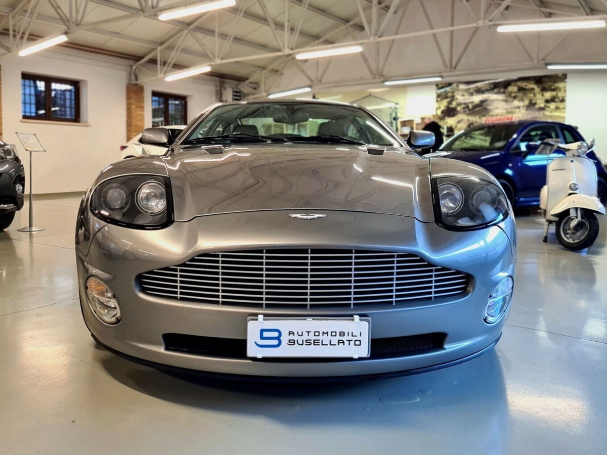 Aston Martin V12 Coupé Vanquish Coupé (2)