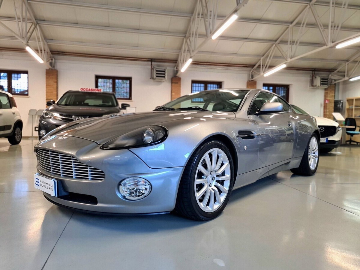 Aston Martin V12 Coupé Vanquish Coupé (3)