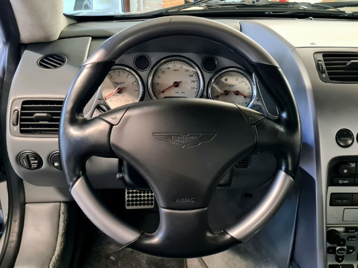 Aston Martin V12 Coupé Vanquish Coupé (4)