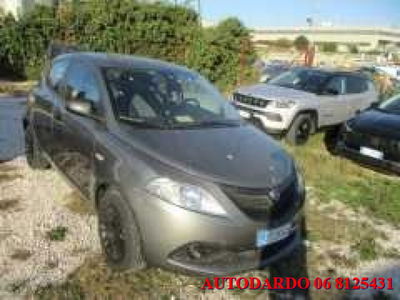 Lancia Ypsilon 1.2 69 CV 5 porte S&S Black and Noir usata