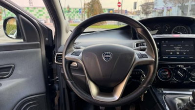Lancia Ypsilon 1.0 FireFly 5 porte S&S Hybrid Ecochic Silver (10)