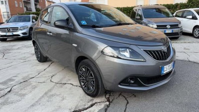 Lancia Ypsilon 1.0 FireFly 5 porte S&S Hybrid Ecochic Silver (3)