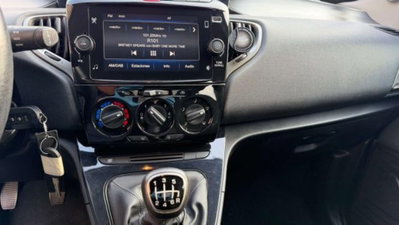Lancia Ypsilon 1.0 FireFly 5 porte S&S Hybrid Ecochic Silver (8)
