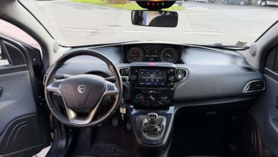 Lancia Ypsilon 1.0 FireFly 5 porte S&S Hybrid Ecochic Silver (9)