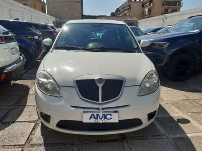 Lancia Ypsilon 1.3 MJT 75 CV Versus usata