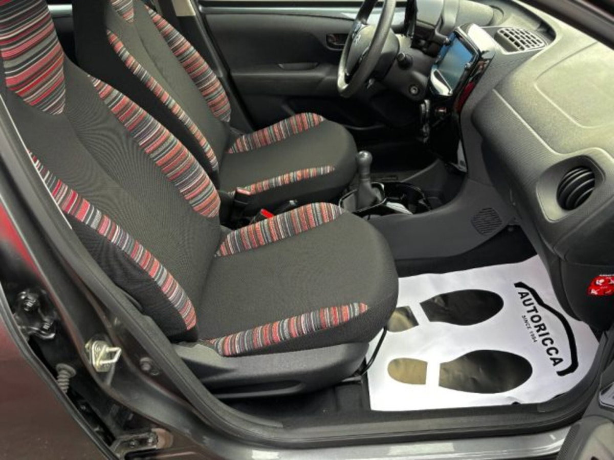 Citroen C1 C1 VTi 72 5 porte Shine (14)