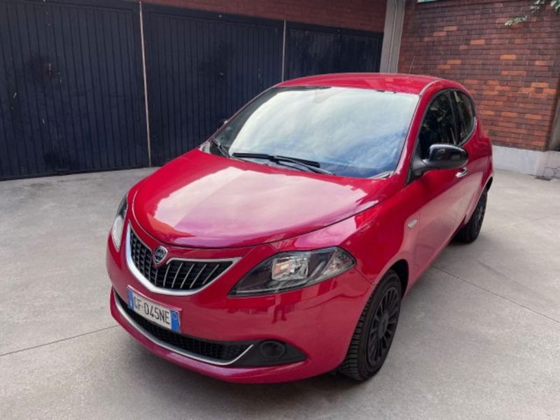 Lancia Ypsilon 1.0 FireFly 5 porte S&S Hybrid Ecochic Silver