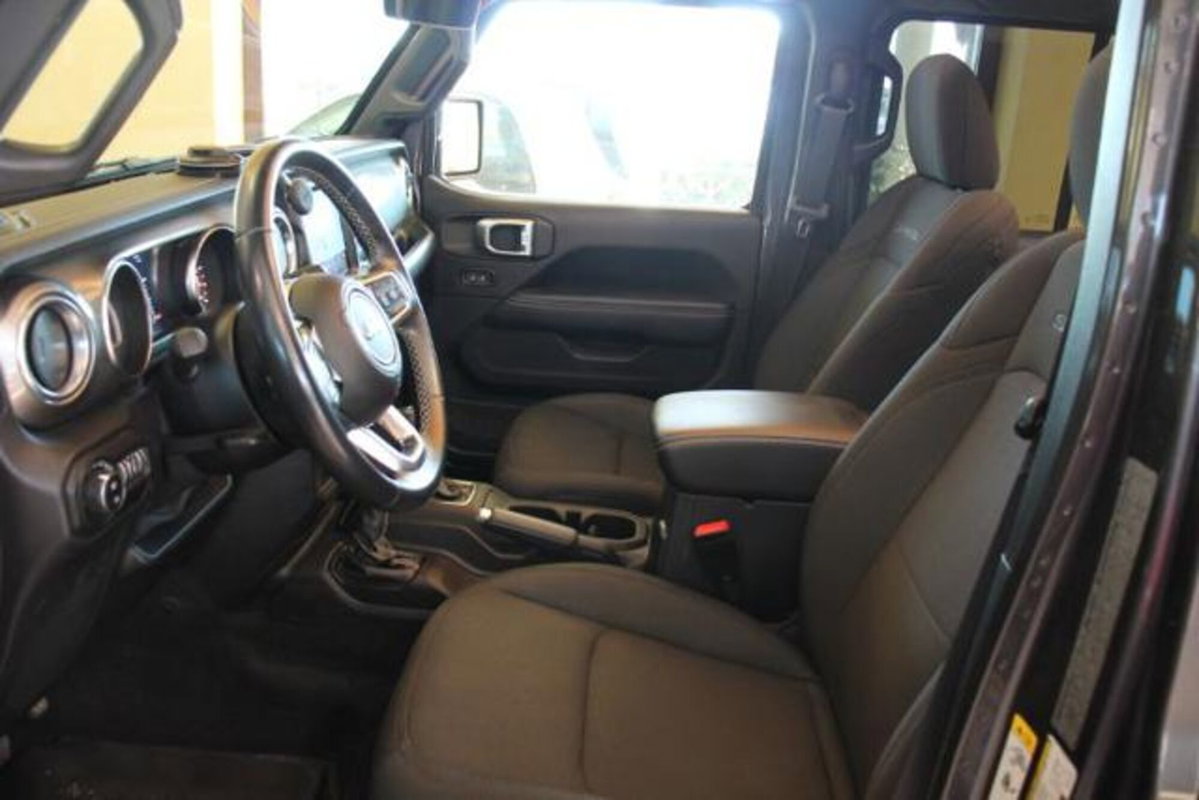 Jeep Wrangler Unlimited 2.2 Mjt II Sahara (7)