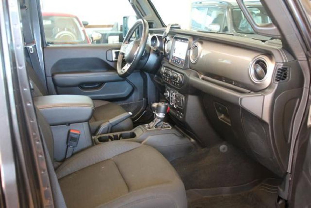 Jeep Wrangler Unlimited 2.2 Mjt II Sahara (8)