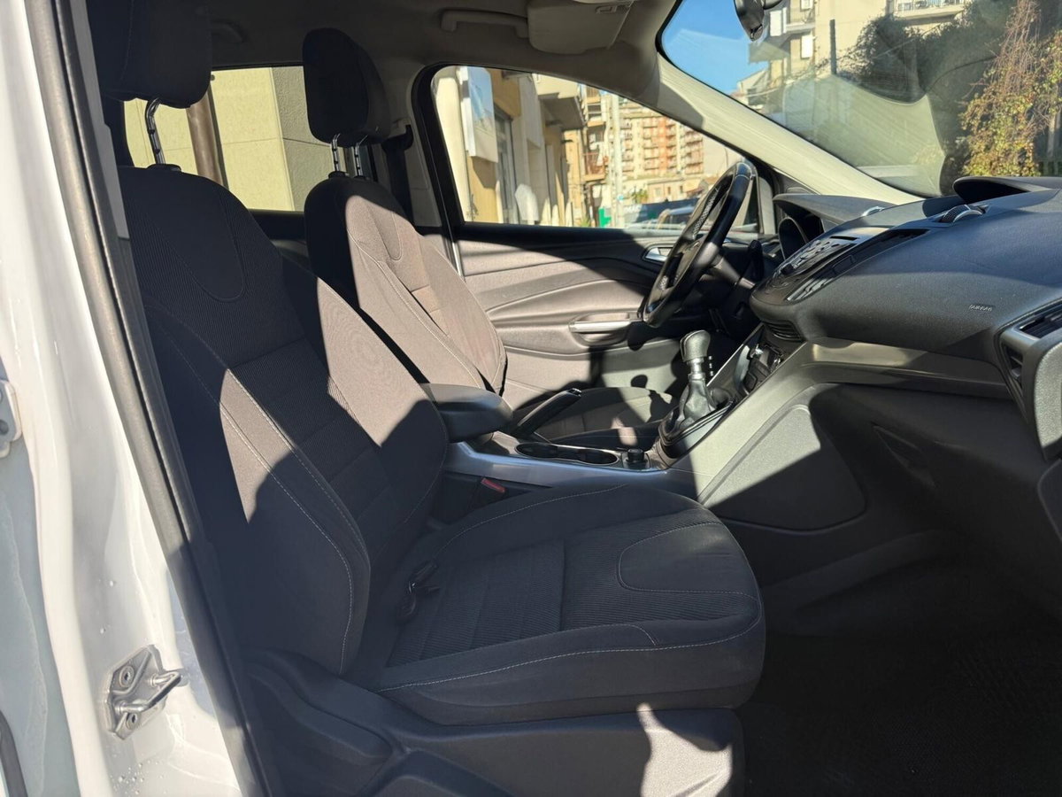 Ford Kuga 2.0 TDCI 120 CV S&S 2WD Titanium X (8)