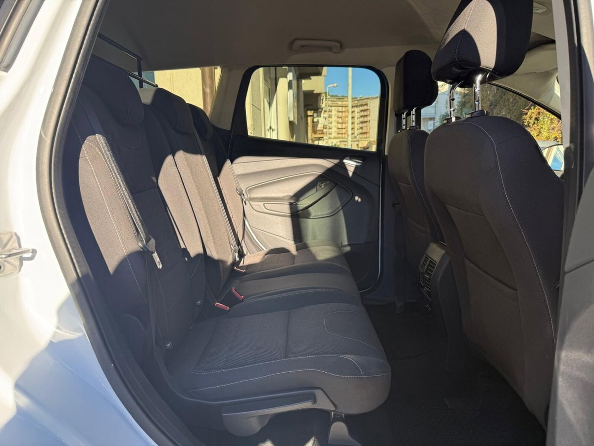 Ford Kuga 2.0 TDCI 120 CV S&S 2WD Titanium X (9)