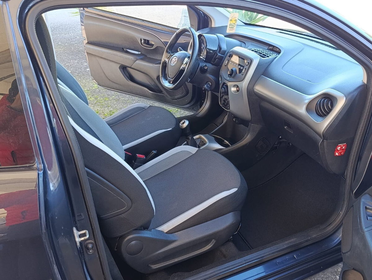 Toyota Aygo 1.0 VVT-i 69 CV 5 porte x-cool (11)