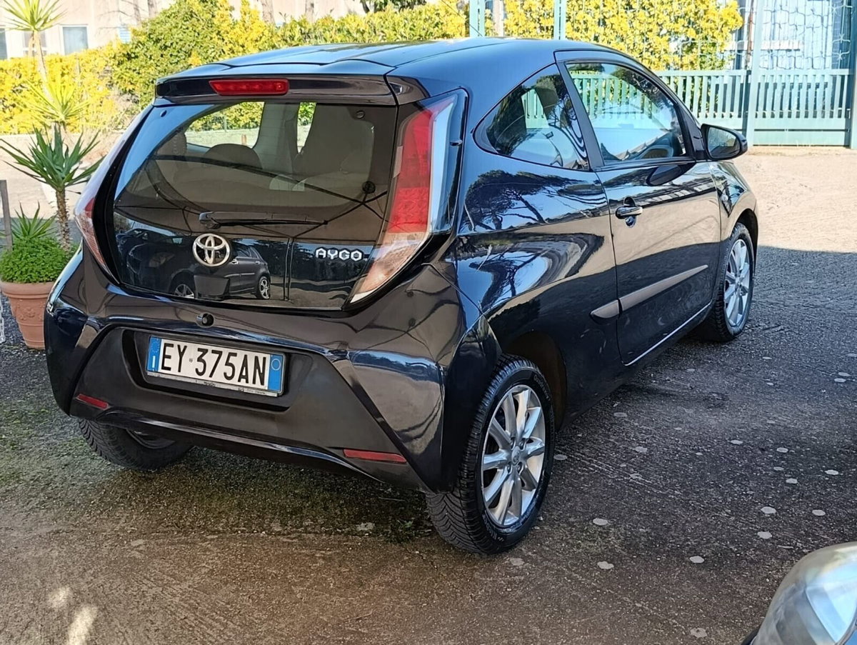 Toyota Aygo 1.0 VVT-i 69 CV 5 porte x-cool (16)