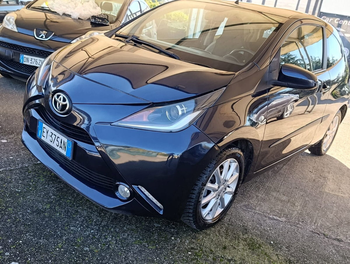 Toyota Aygo 1.0 VVT-i 69 CV 5 porte x-cool (2)