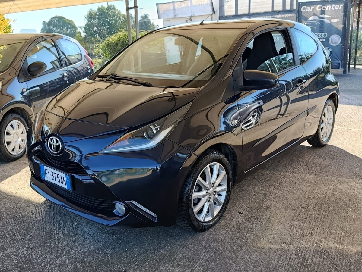 Toyota Aygo 1.0 VVT-i 69 CV 5 porte x-cool (3)