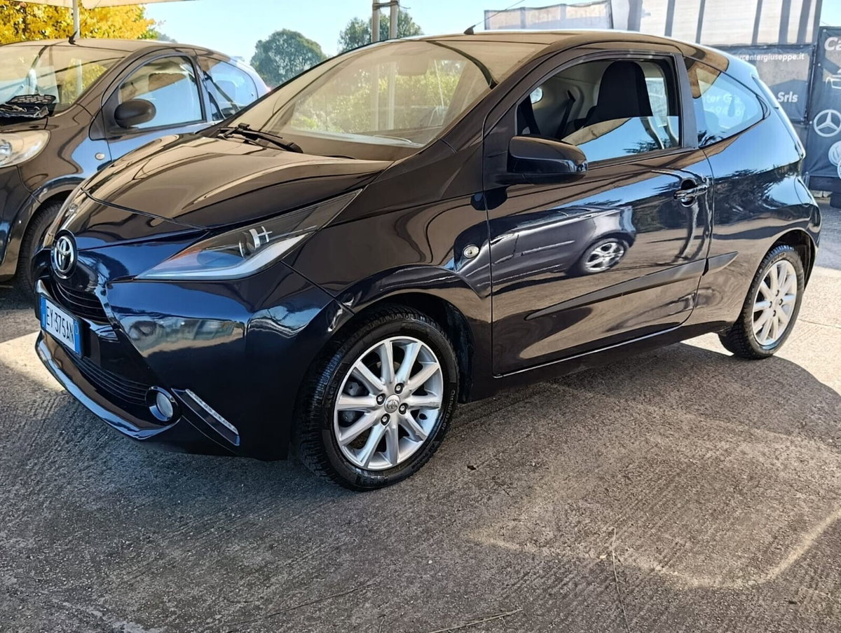 Toyota Aygo 1.0 VVT-i 69 CV 5 porte x-cool (4)