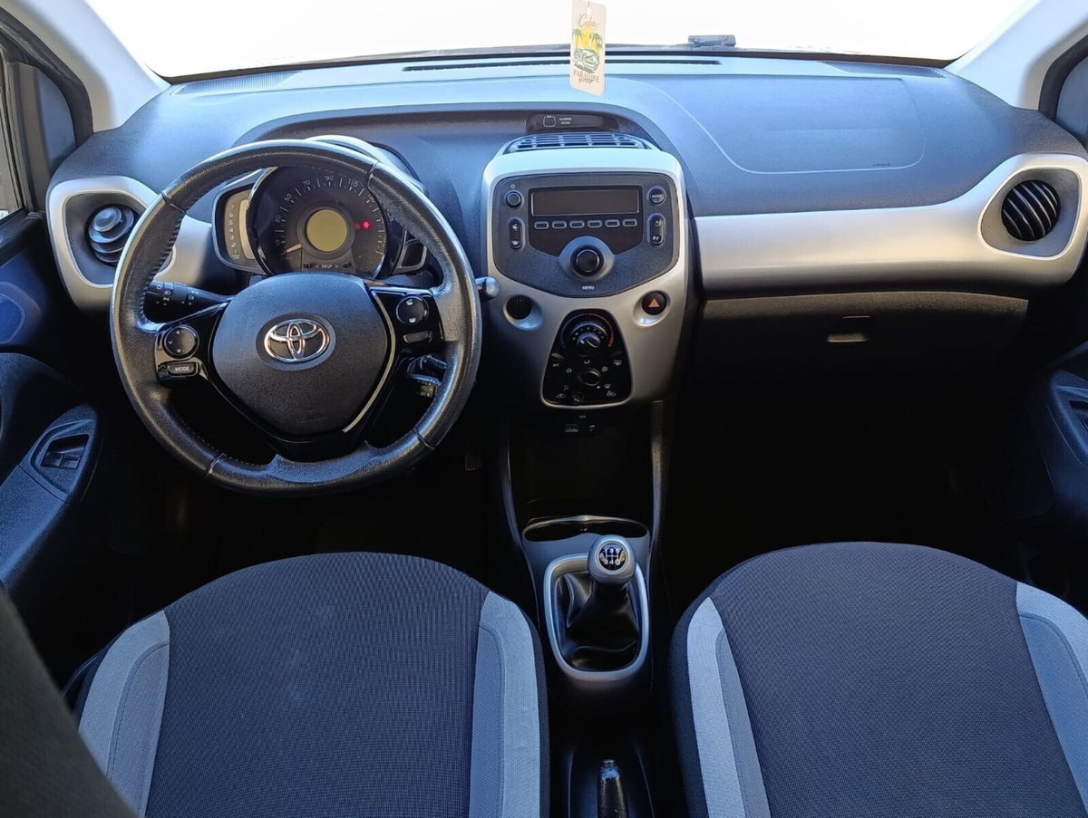 Toyota Aygo 1.0 VVT-i 69 CV 5 porte x-cool (8)