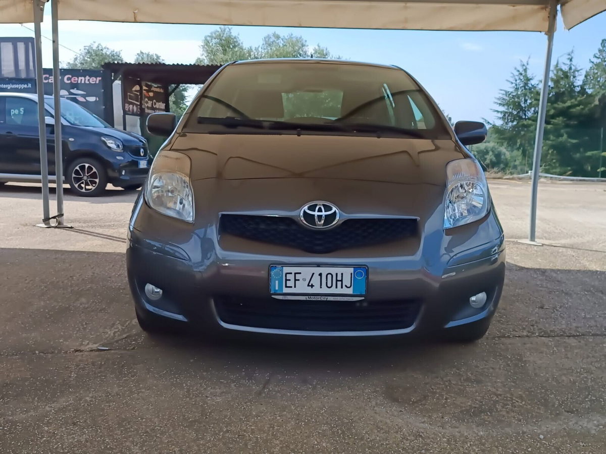 Toyota Yaris 1.D-4D DPF 5 porte M-MT Sol (12)