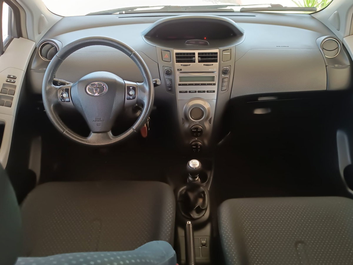 Toyota Yaris 1.D-4D DPF 5 porte M-MT Sol (3)