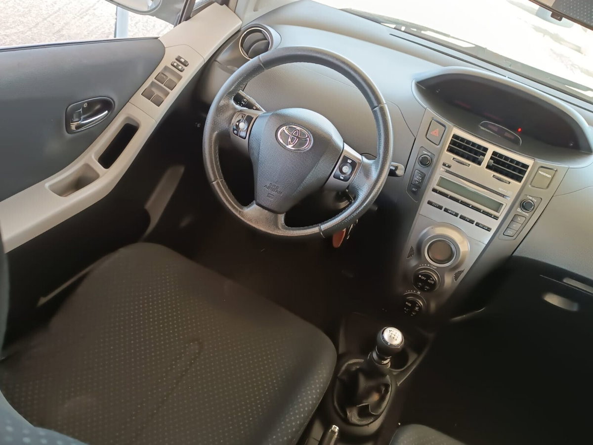 Toyota Yaris 1.D-4D DPF 5 porte M-MT Sol (4)