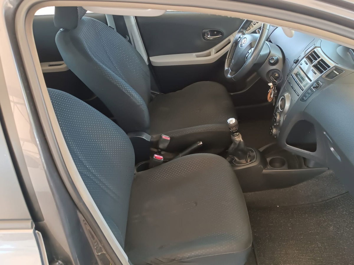Toyota Yaris 1.D-4D DPF 5 porte M-MT Sol (5)