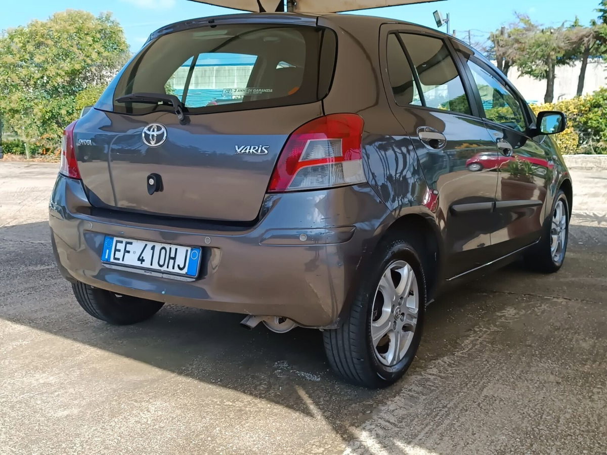 Toyota Yaris 1.D-4D DPF 5 porte M-MT Sol (7)