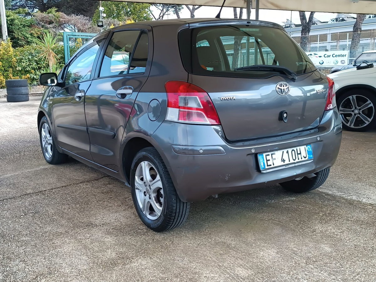 Toyota Yaris 1.D-4D DPF 5 porte M-MT Sol (8)