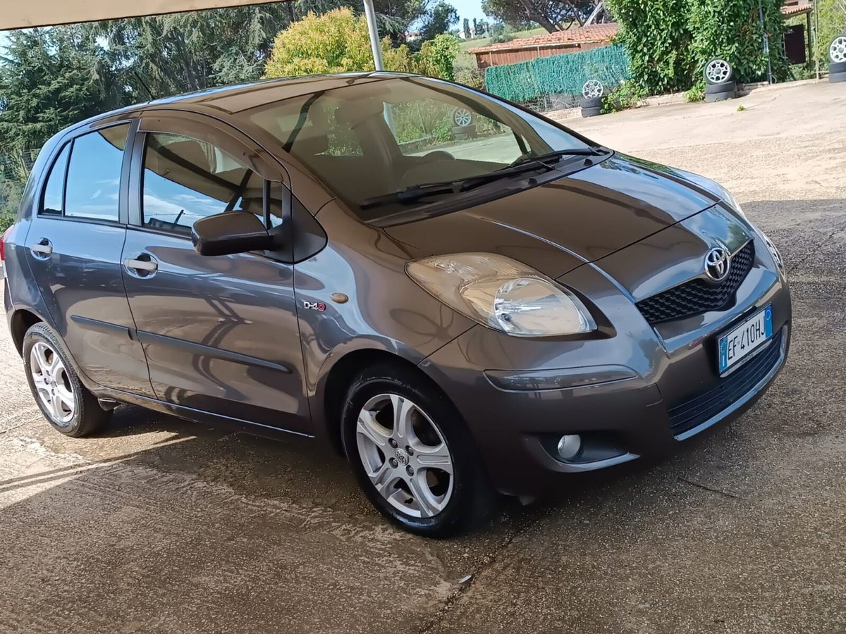 Toyota Yaris 1.D-4D DPF 5 porte M-MT Sol (9)