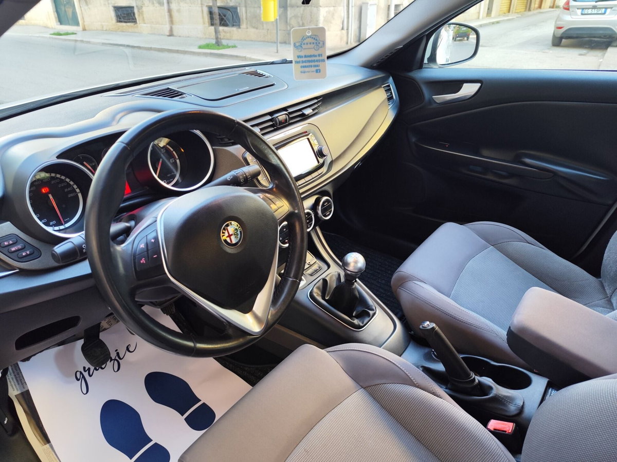 Alfa Romeo Giulietta 1.6 JTDm-2 Distinctive (16)