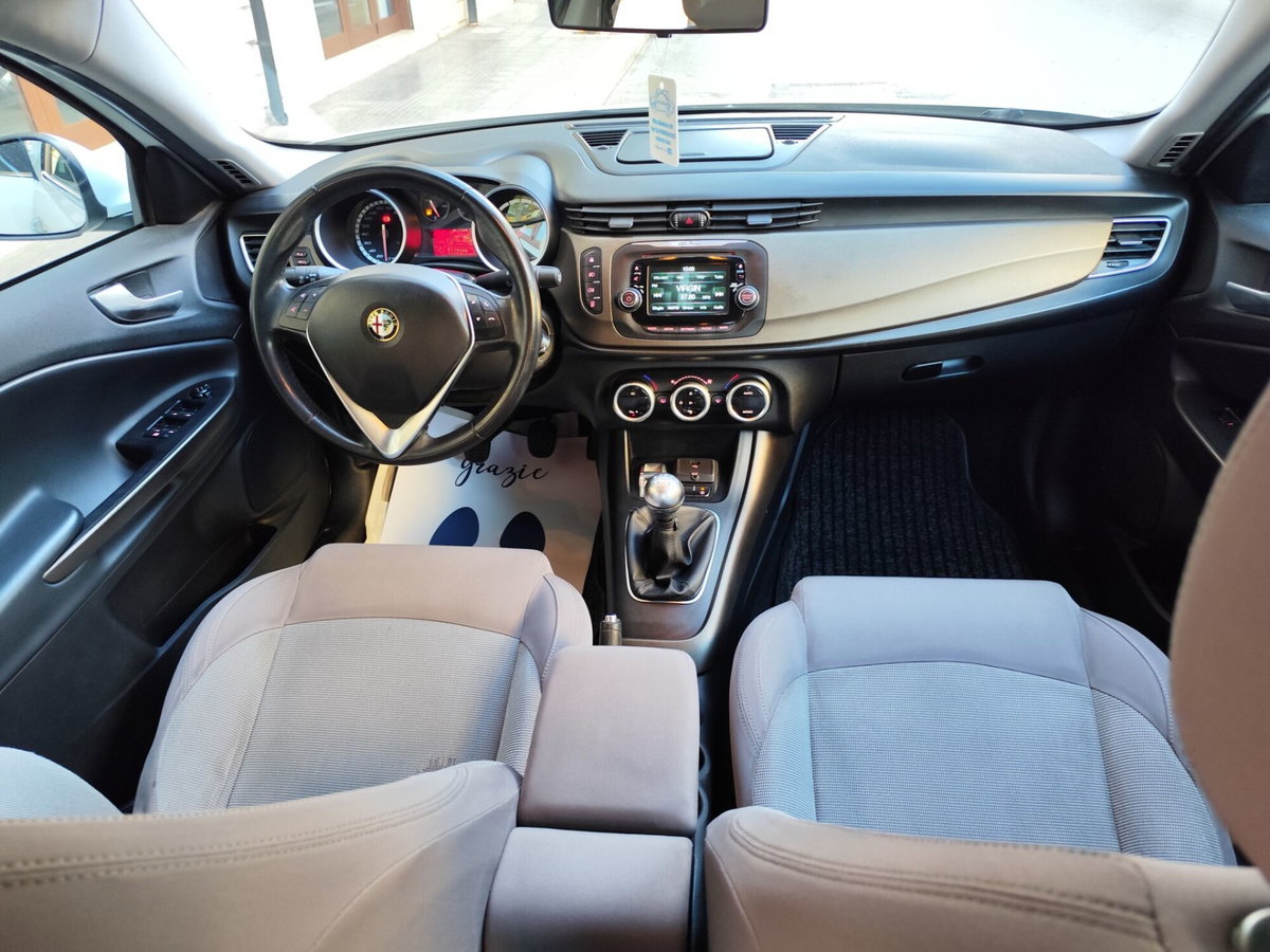 Alfa Romeo Giulietta 1.6 JTDm-2 Distinctive (19)