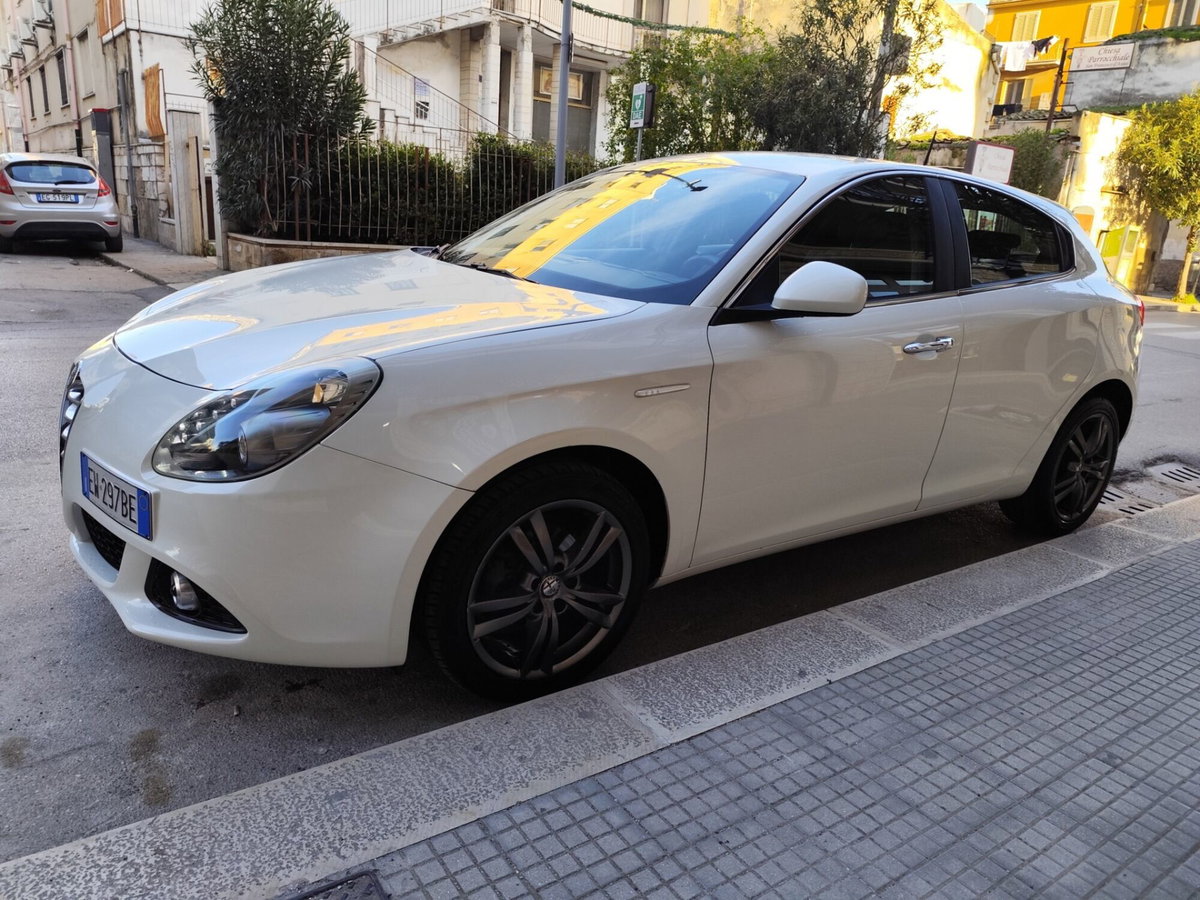Alfa Romeo Giulietta 1.6 JTDm-2 Distinctive (4)