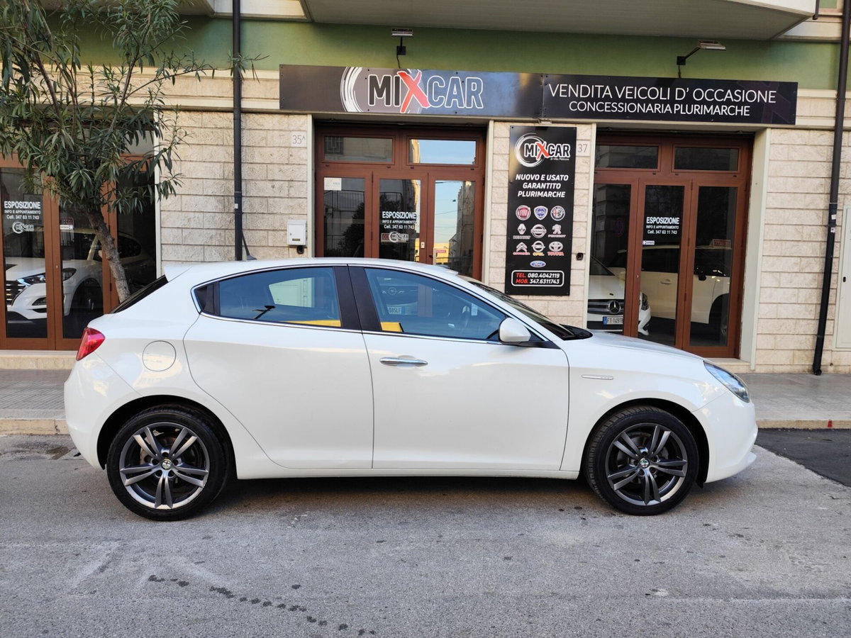 Alfa Romeo Giulietta 1.6 JTDm-2 Distinctive (5)