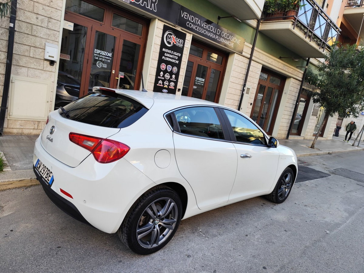 Alfa Romeo Giulietta 1.6 JTDm-2 Distinctive (6)