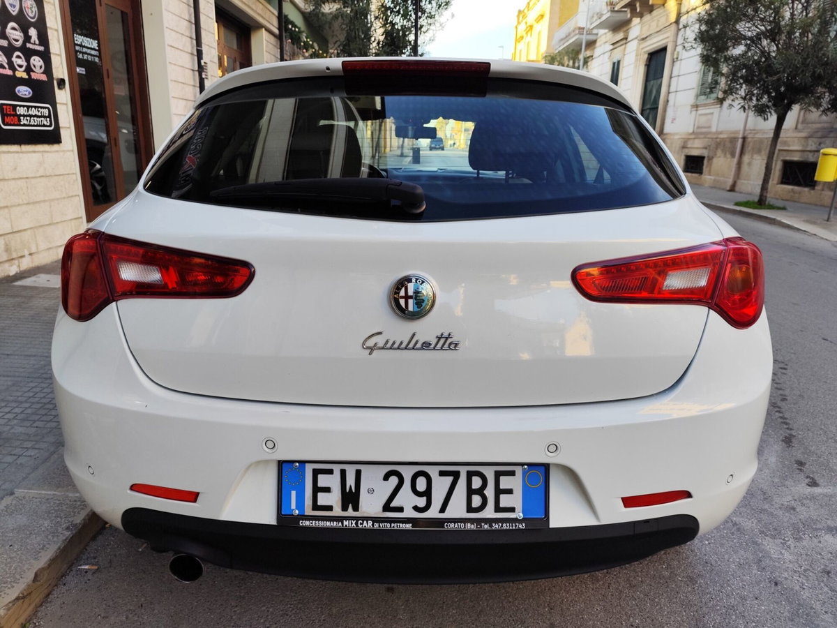 Alfa Romeo Giulietta 1.6 JTDm-2 Distinctive (7)