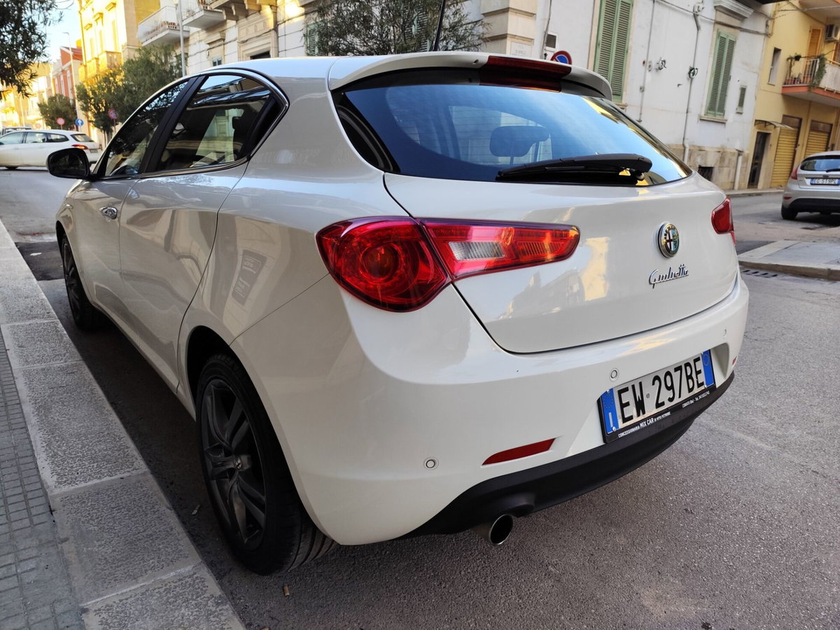 Alfa Romeo Giulietta 1.6 JTDm-2 Distinctive (9)