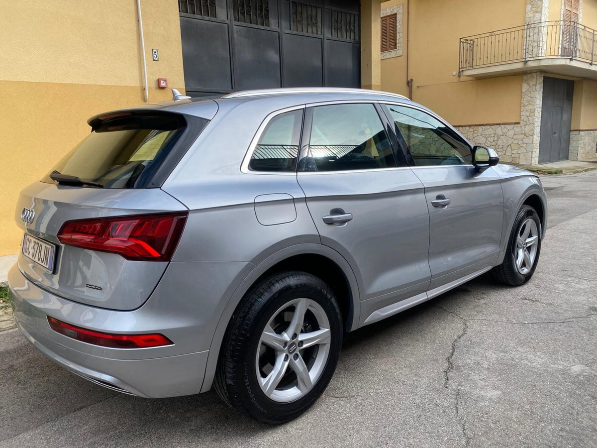 Audi Q5 40 TDI 204 CV quattro S tronic Business Sport (4)
