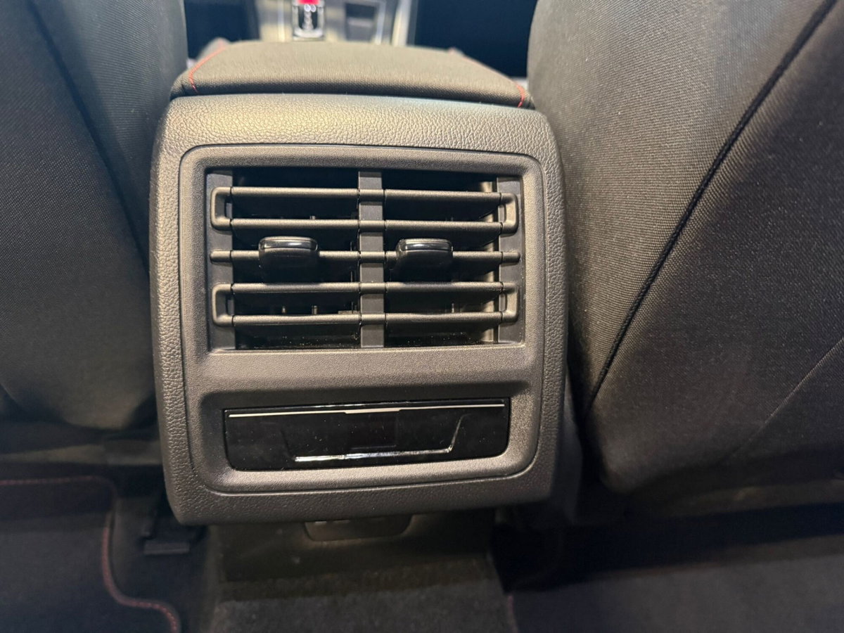 Volkswagen Golf 2.0 TSI GTI DSG (10)