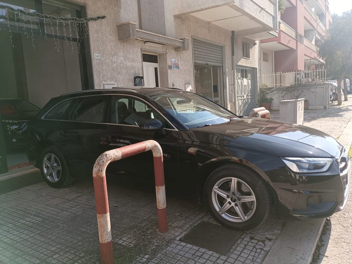Audi A4 Avant 30 TDI/136 CV S tronic Business Advanced (3)
