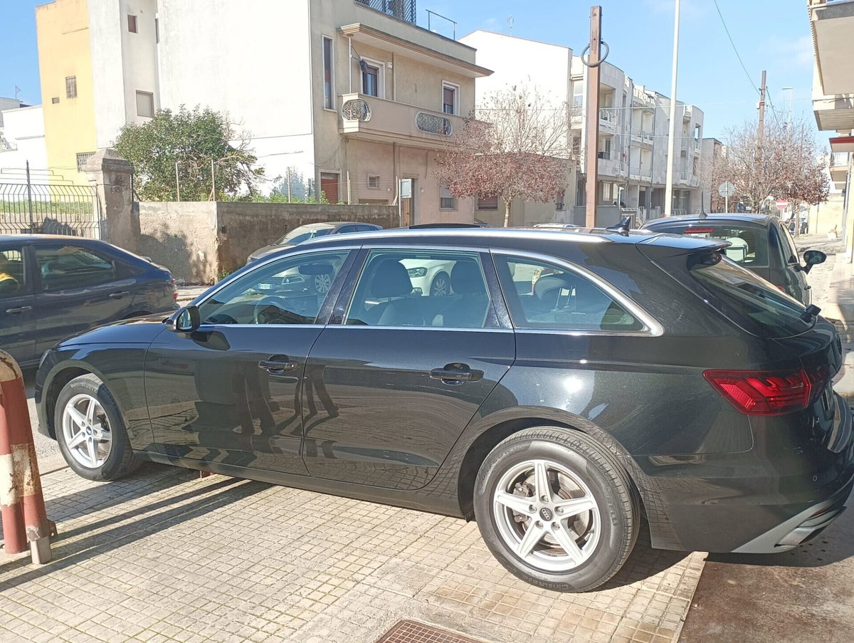 Audi A4 Avant 30 TDI/136 CV S tronic Business Advanced (4)