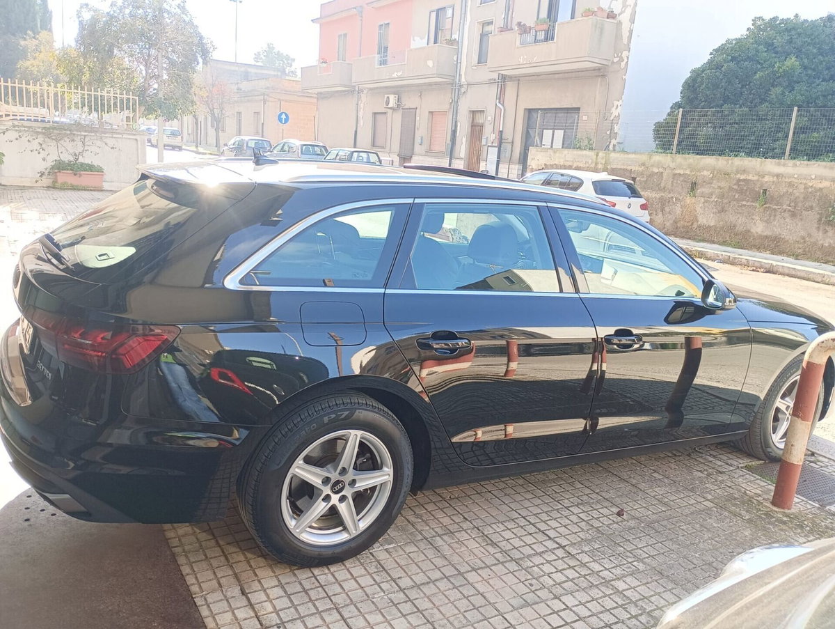 Audi A4 Avant 30 TDI/136 CV S tronic Business Advanced (6)