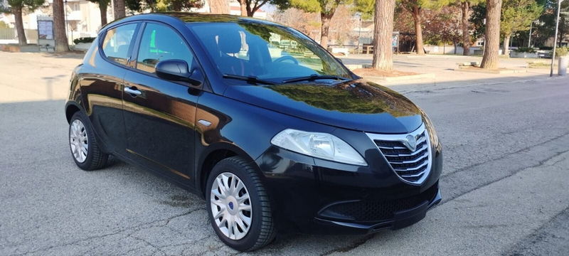 Lancia Ypsilon 1.2 69 CV 5 porte Gold