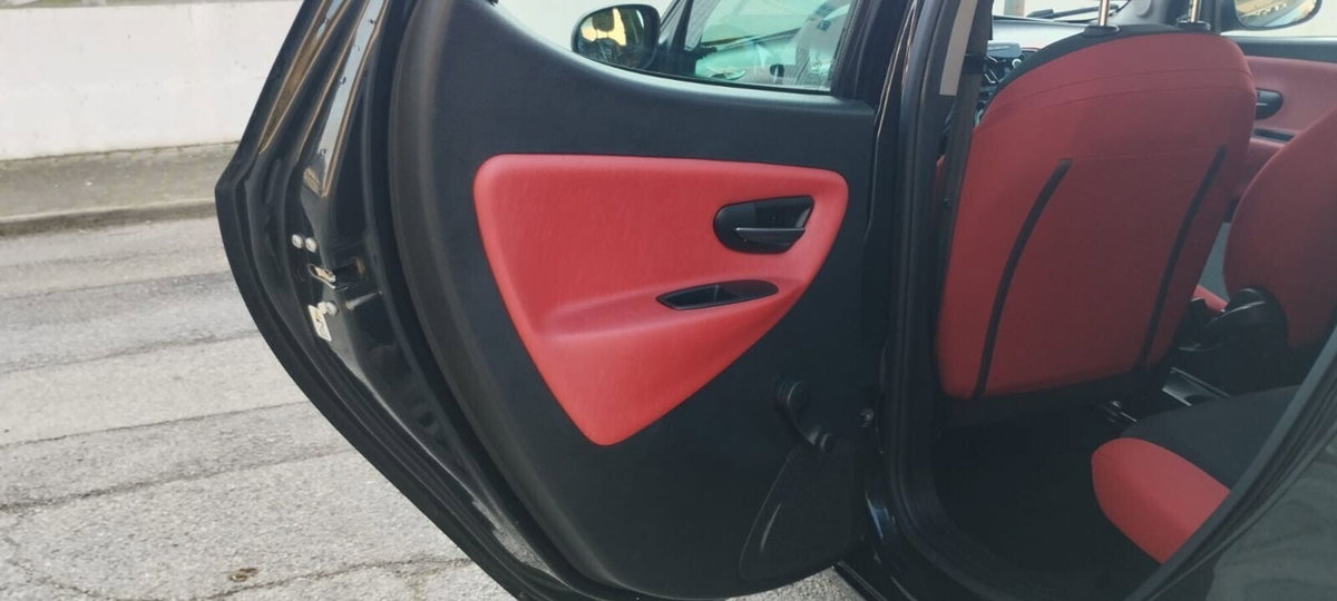Lancia Ypsilon 1.2 69 CV 5 porte Gold (15)