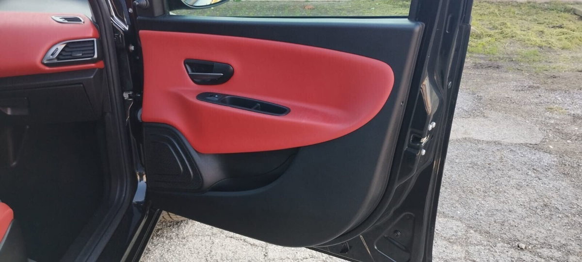 Lancia Ypsilon 1.2 69 CV 5 porte Gold (17)