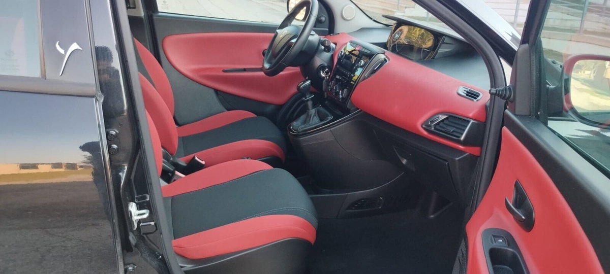 Lancia Ypsilon 1.2 69 CV 5 porte Gold (18)