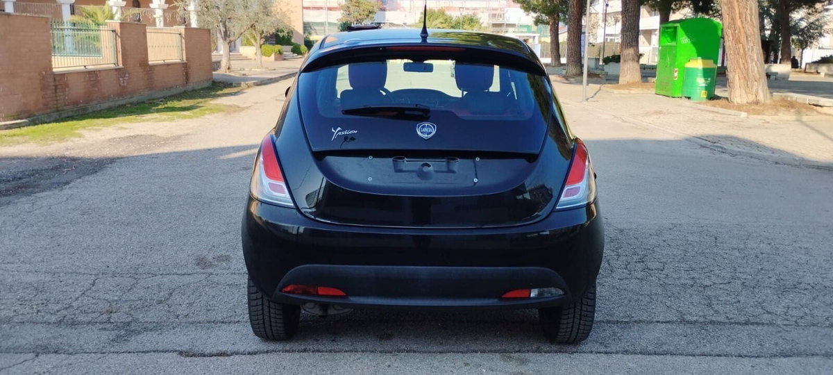 Lancia Ypsilon 1.2 69 CV 5 porte Gold (4)