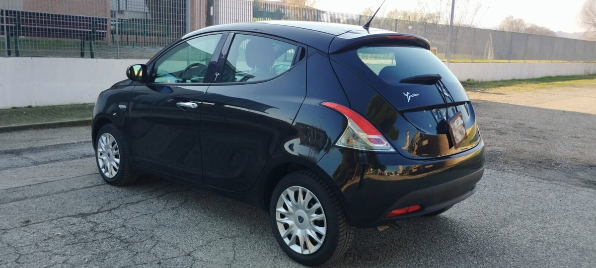 Lancia Ypsilon 1.2 69 CV 5 porte Gold (5)